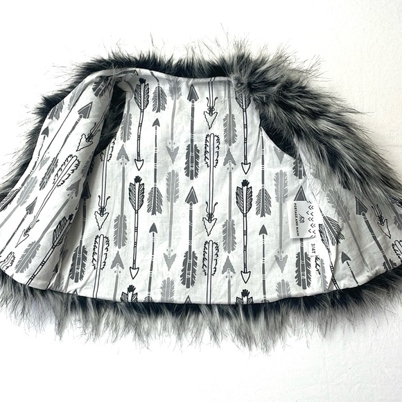 Portage and Main Toddler Fur Vest, Size 3-4T - Picture 2 of 4
